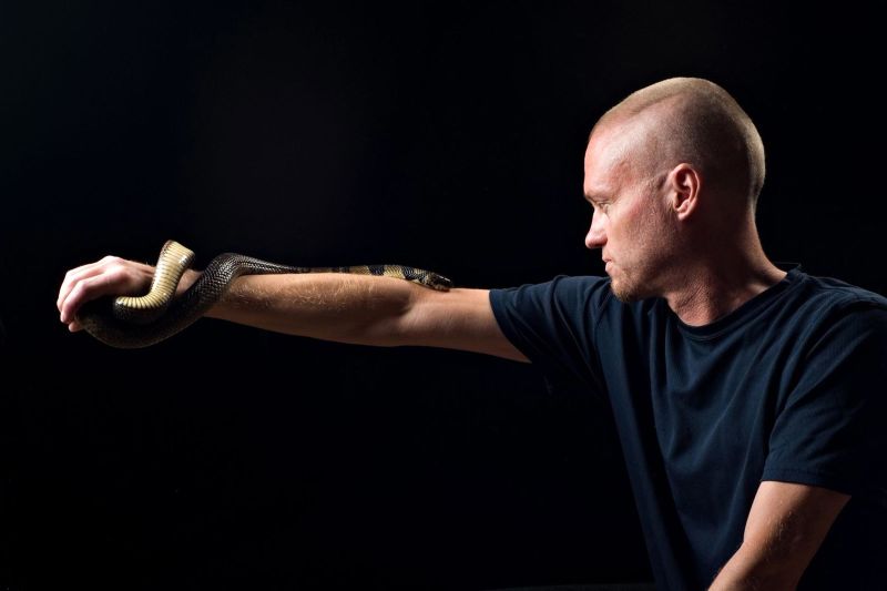 вводил себе змеиный яд