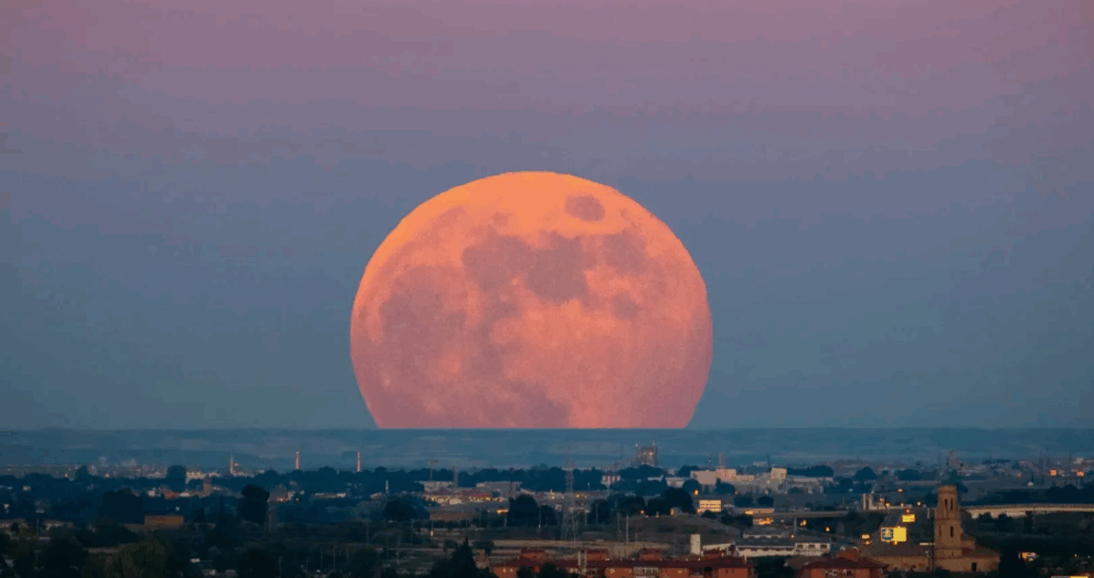 Увидеть эту редкую «суперлуна» и планету в эти выходные — вот где и когда это случится!
