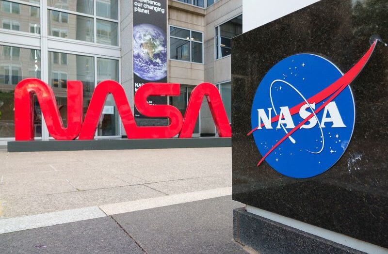 Администрация Трампа обостряет космическую гонку с Китаем: запрет ученым и шаг на пути к разрешениям в NASA