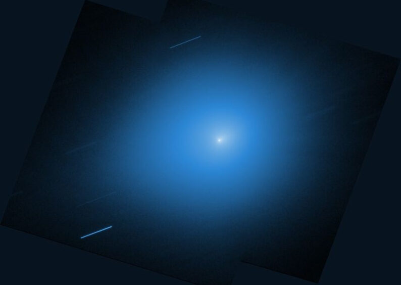 На новых снимках показана межзвёздная комета, которая вскоре пройдёт на самое близкое расстояние к Земле.