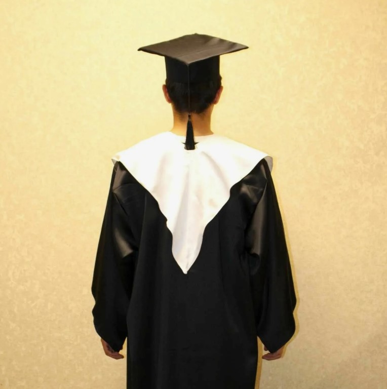 Мантия выпускника - как технологии помогают создавать уникальные дизайнерские решения